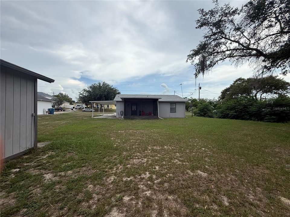 For Sale: $217,000 (2 beds, 1 baths, 910 Square Feet)