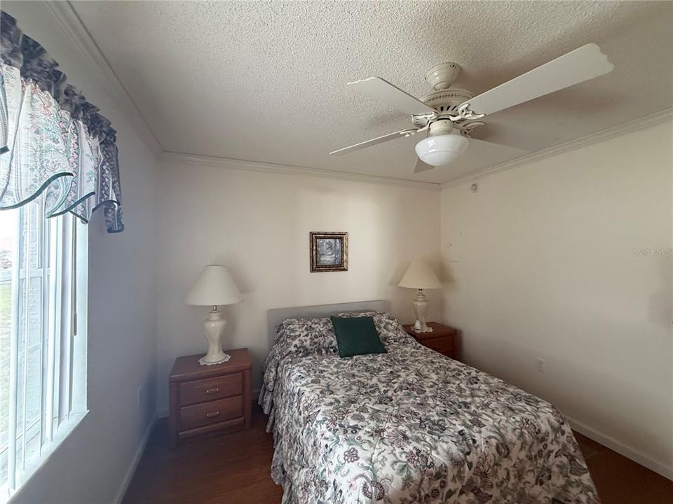For Sale: $217,000 (2 beds, 1 baths, 910 Square Feet)