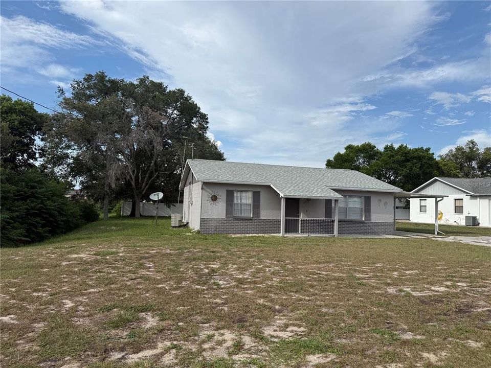 For Sale: $217,000 (2 beds, 1 baths, 910 Square Feet)