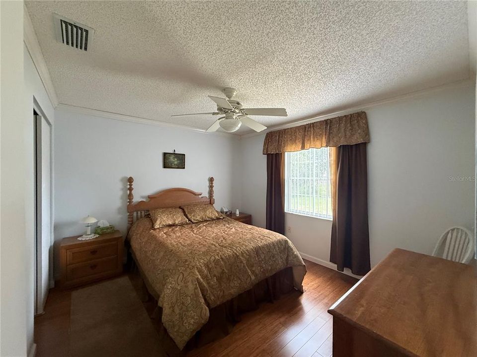 For Sale: $217,000 (2 beds, 1 baths, 910 Square Feet)