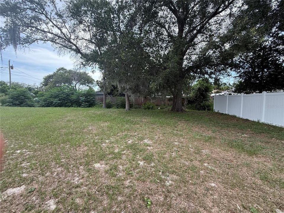 For Sale: $217,000 (2 beds, 1 baths, 910 Square Feet)