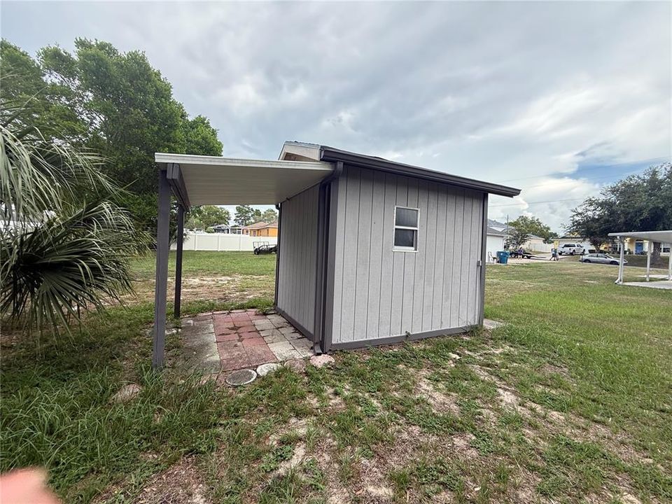 For Sale: $217,000 (2 beds, 1 baths, 910 Square Feet)