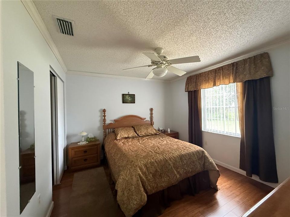 For Sale: $217,000 (2 beds, 1 baths, 910 Square Feet)