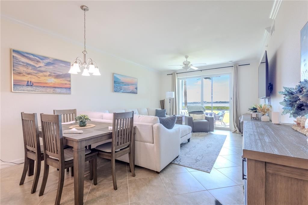 En Venta: $320,000 (2 camas, 2 baños, 1121 Pies cuadrados)