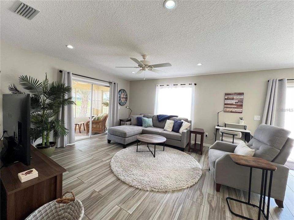 В аренду: $1,950 (2 спален, 1 ванн, 978 Квадратных фут)
