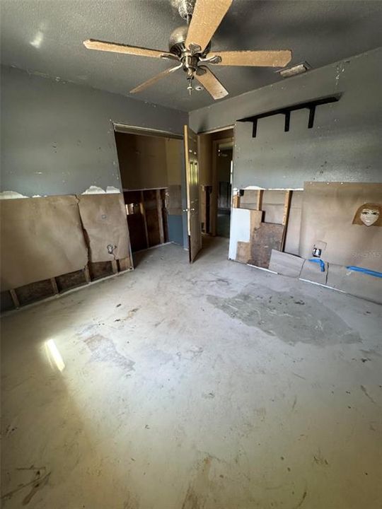 Activo con contrato: $139,900 (3 camas, 2 baños, 1568 Pies cuadrados)