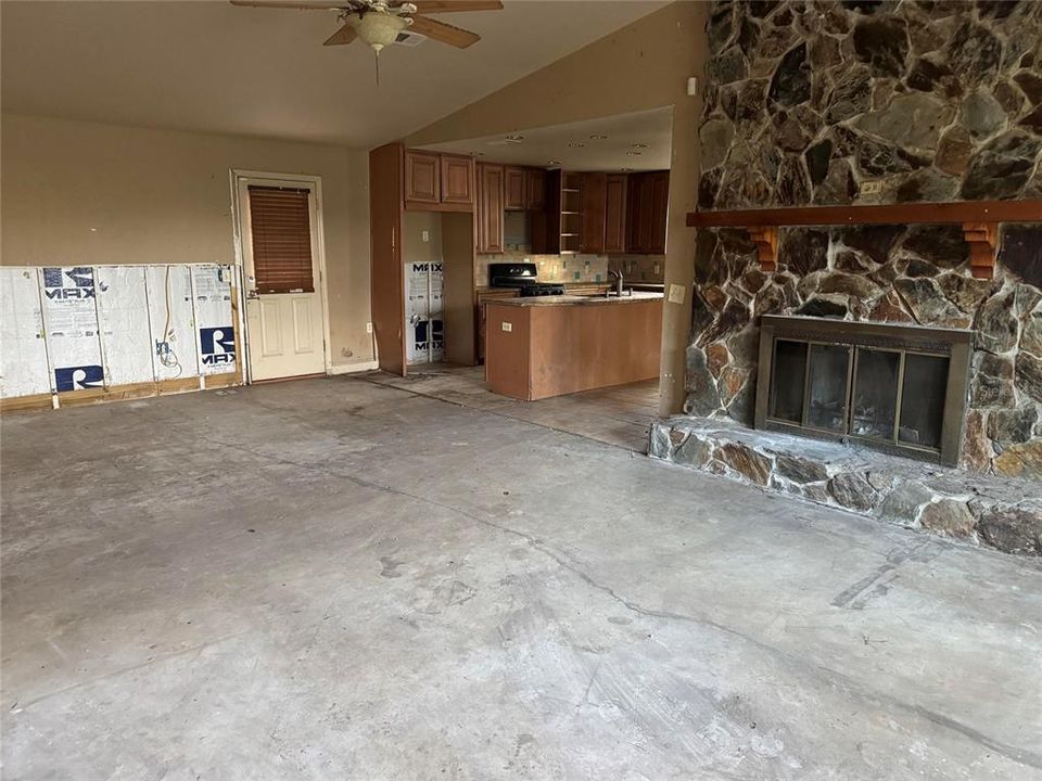Activo con contrato: $139,900 (3 camas, 2 baños, 1568 Pies cuadrados)
