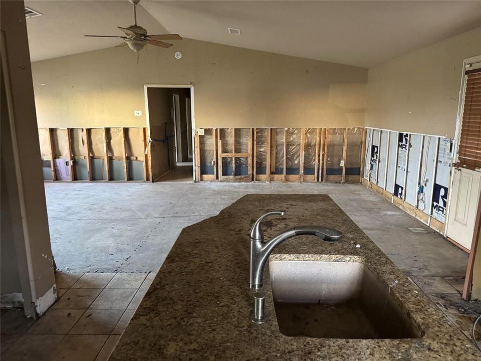 Activo con contrato: $139,900 (3 camas, 2 baños, 1568 Pies cuadrados)