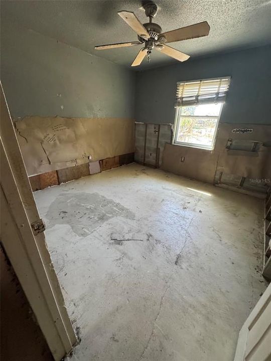 Activo con contrato: $139,900 (3 camas, 2 baños, 1568 Pies cuadrados)
