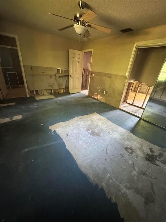 Activo con contrato: $139,900 (3 camas, 2 baños, 1568 Pies cuadrados)