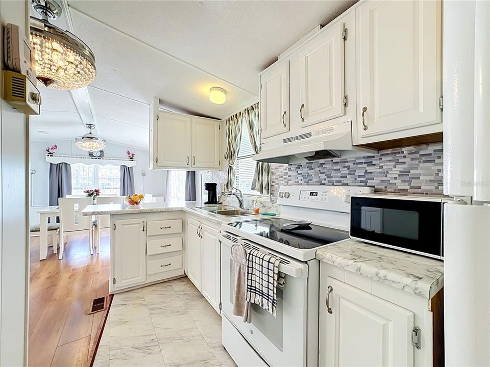 На продажу: $134,000 (1 спален, 2 ванн, 840 Квадратных фут)