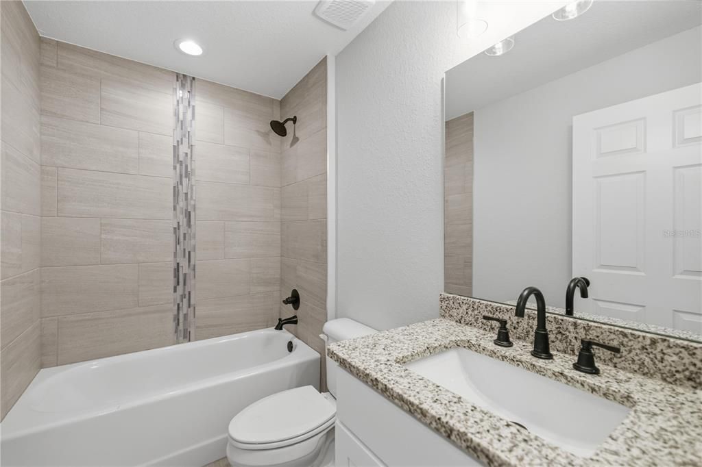 На продажу: $239,900 (3 спален, 2 ванн, 1380 Квадратных фут)