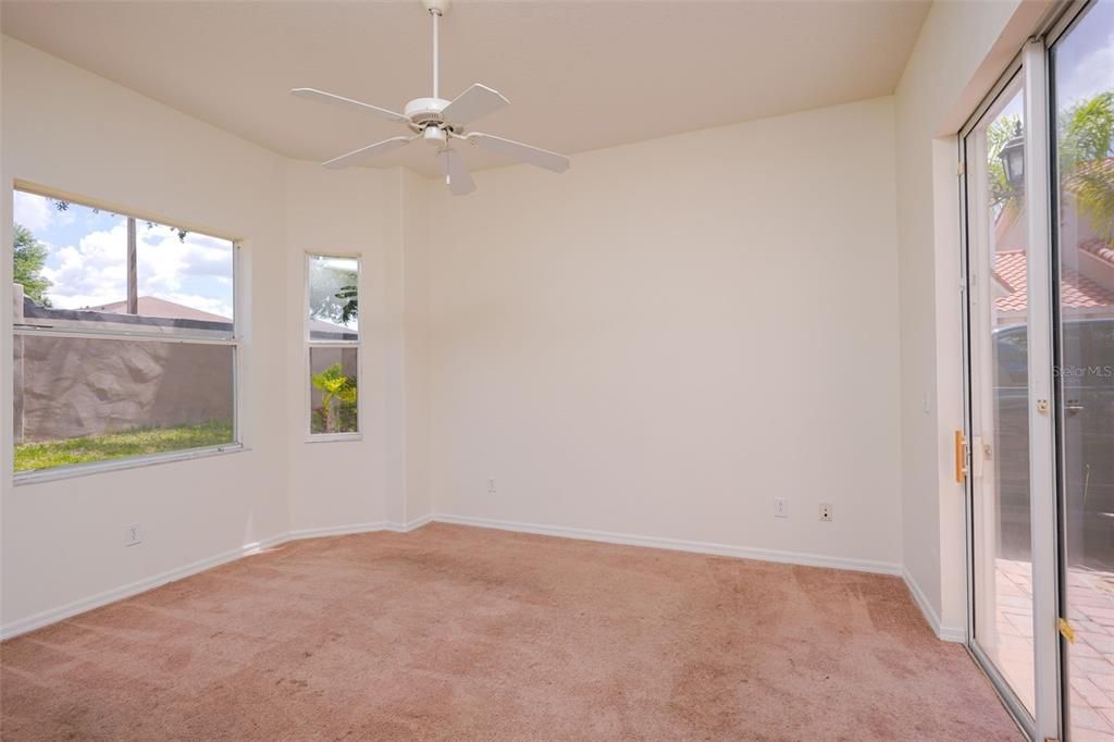 For Sale: $355,000 (5 beds, 3 baths, 1992 Square Feet)
