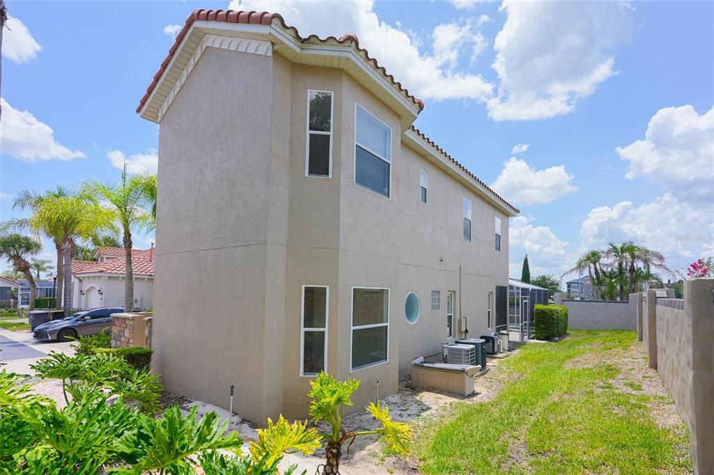 For Sale: $355,000 (5 beds, 3 baths, 1992 Square Feet)