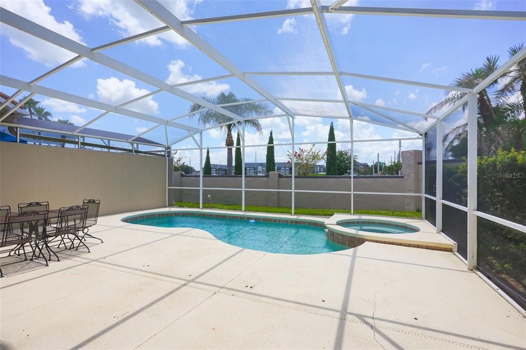 For Sale: $355,000 (5 beds, 3 baths, 1992 Square Feet)