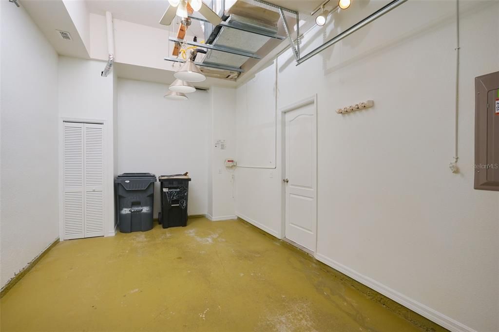 For Sale: $355,000 (5 beds, 3 baths, 1992 Square Feet)