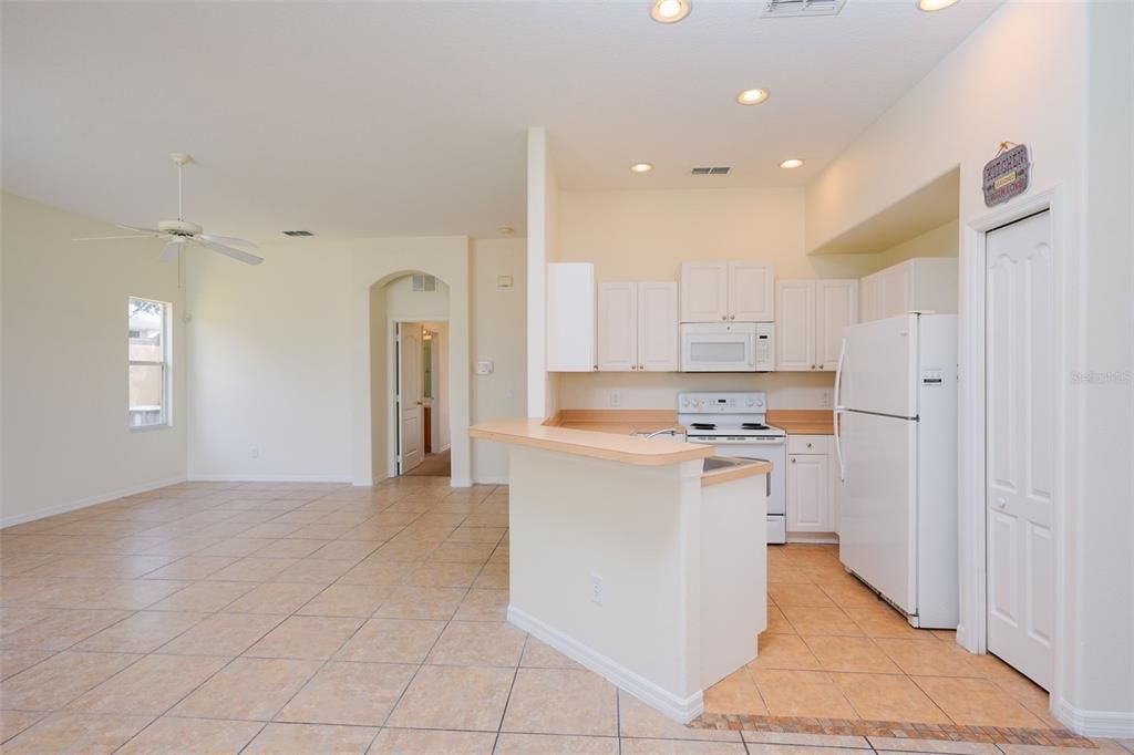 For Sale: $355,000 (5 beds, 3 baths, 1992 Square Feet)