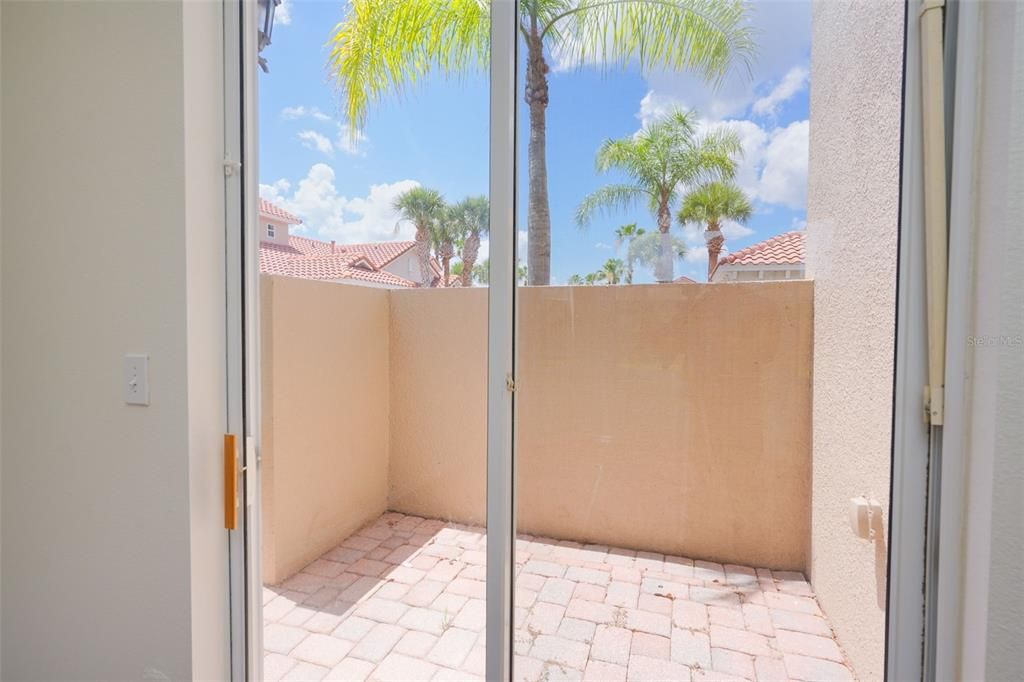 For Sale: $355,000 (5 beds, 3 baths, 1992 Square Feet)