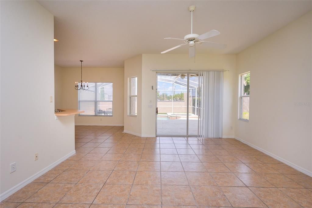 For Sale: $355,000 (5 beds, 3 baths, 1992 Square Feet)