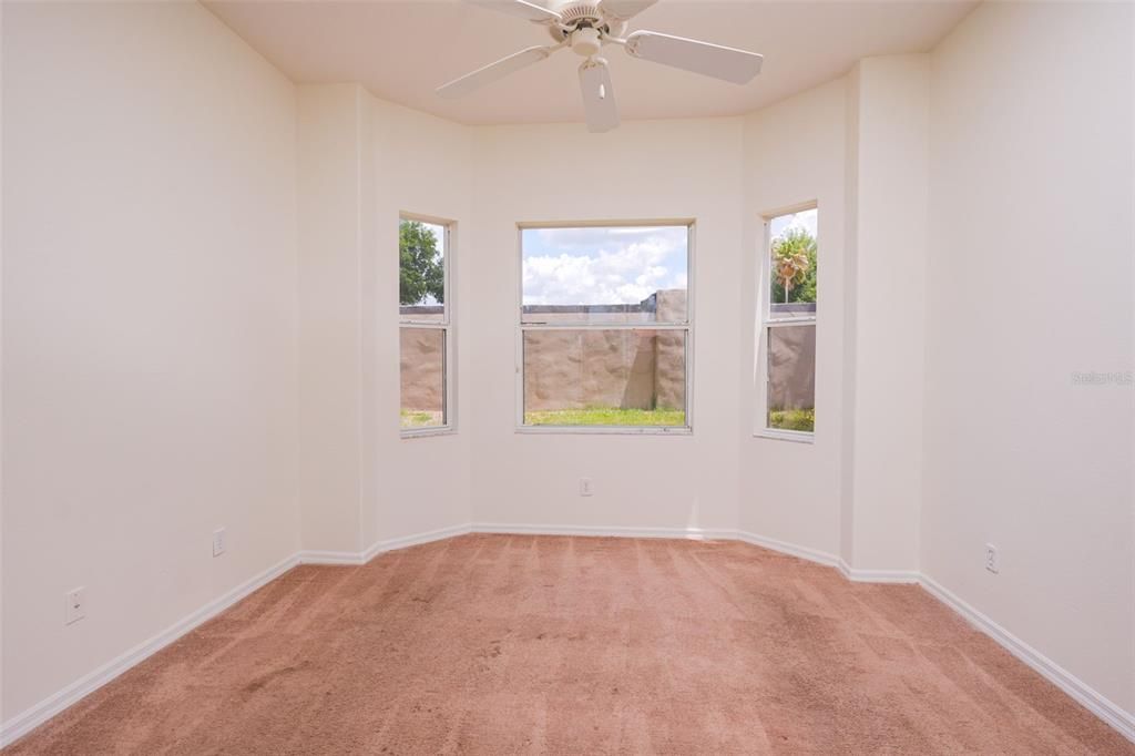For Sale: $355,000 (5 beds, 3 baths, 1992 Square Feet)