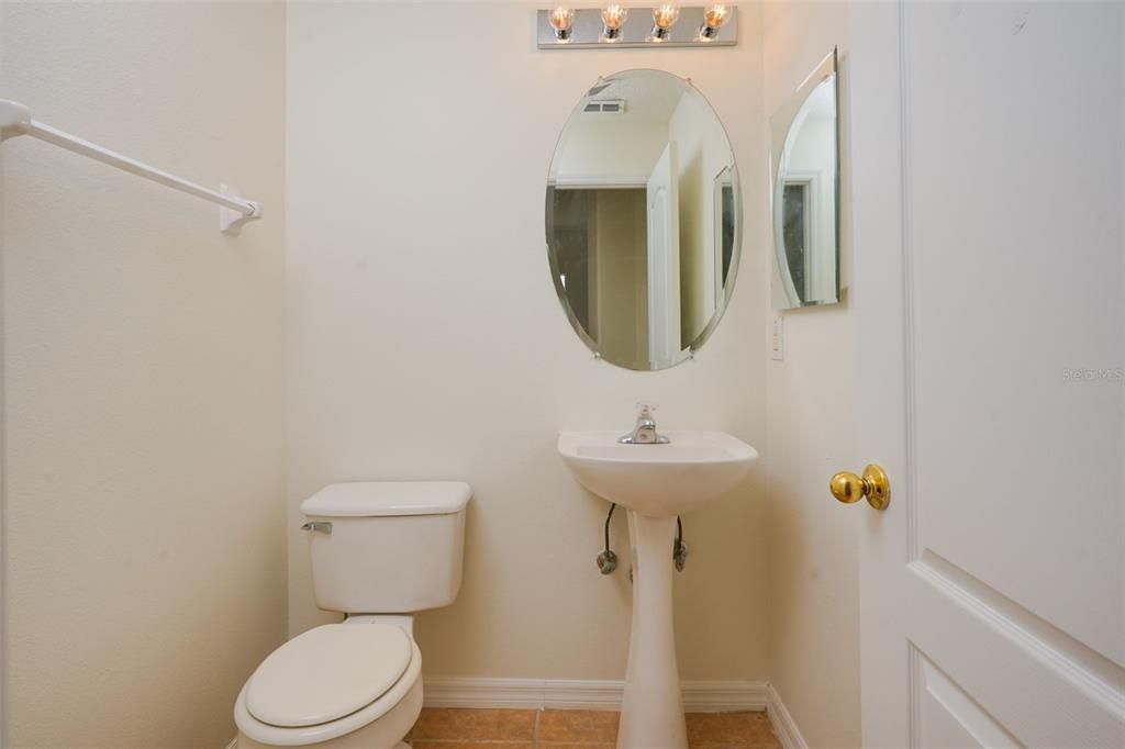 For Sale: $355,000 (5 beds, 3 baths, 1992 Square Feet)