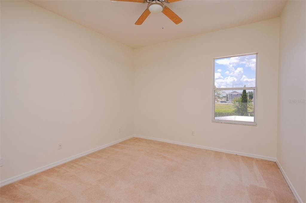 For Sale: $355,000 (5 beds, 3 baths, 1992 Square Feet)
