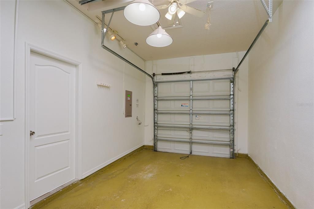 For Sale: $355,000 (5 beds, 3 baths, 1992 Square Feet)
