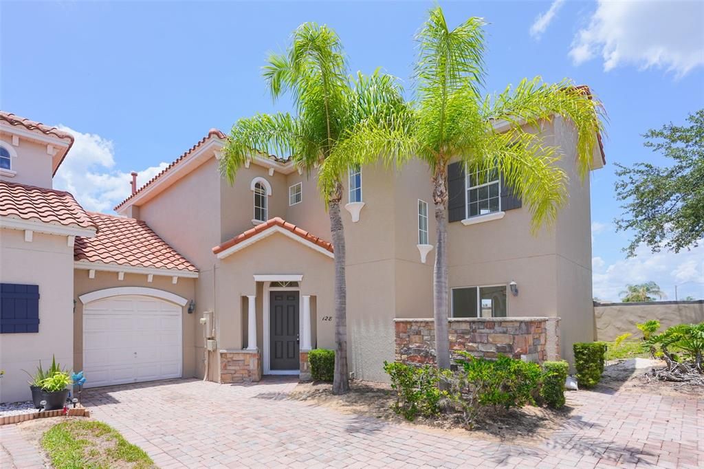 For Sale: $355,000 (5 beds, 3 baths, 1992 Square Feet)