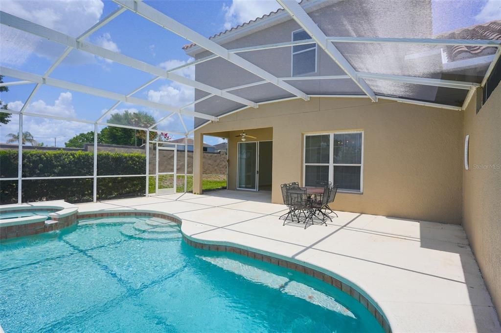 For Sale: $355,000 (5 beds, 3 baths, 1992 Square Feet)