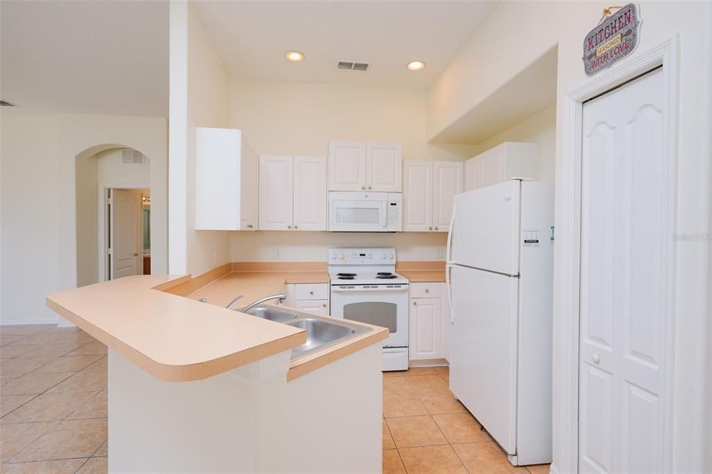 For Sale: $355,000 (5 beds, 3 baths, 1992 Square Feet)