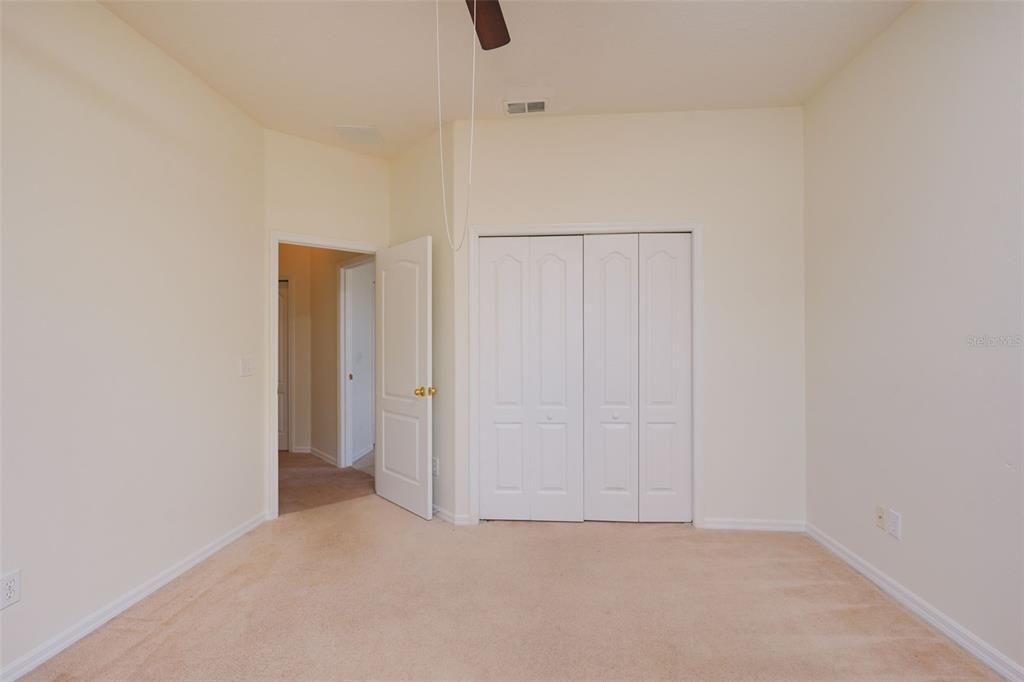 For Sale: $355,000 (5 beds, 3 baths, 1992 Square Feet)