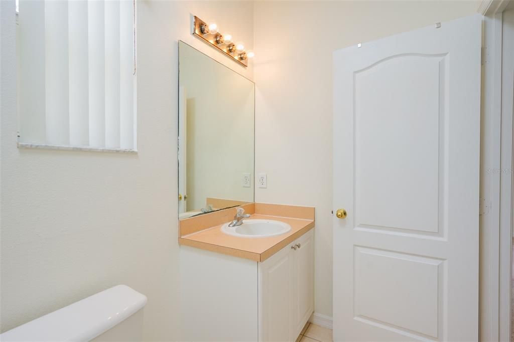 For Sale: $355,000 (5 beds, 3 baths, 1992 Square Feet)