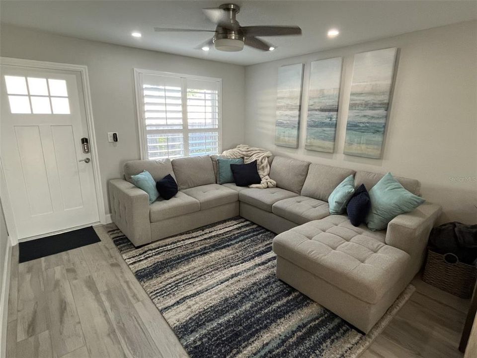 For Rent: $1,900 (2 beds, 1 baths, 950 Square Feet)