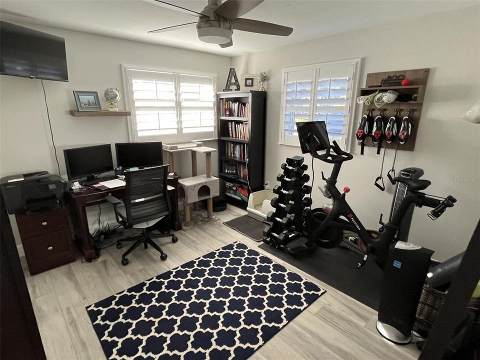 For Rent: $1,900 (2 beds, 1 baths, 950 Square Feet)