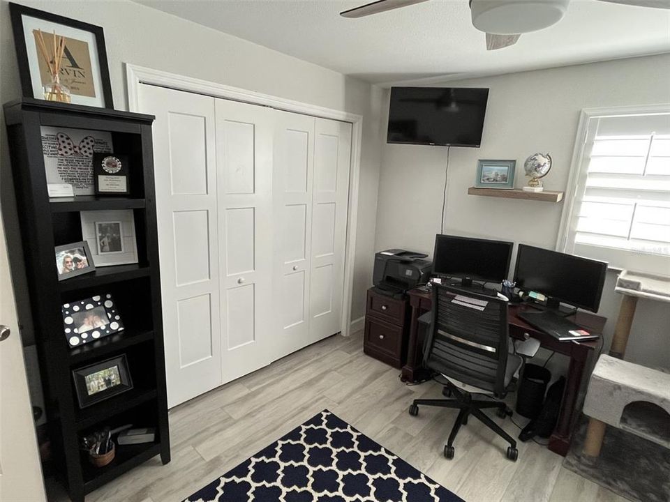 For Rent: $1,900 (2 beds, 1 baths, 950 Square Feet)
