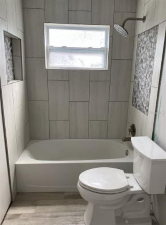 For Rent: $1,900 (2 beds, 1 baths, 950 Square Feet)