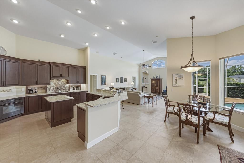 En Venta: $1,250,000 (4 camas, 3 baños, 3677 Pies cuadrados)