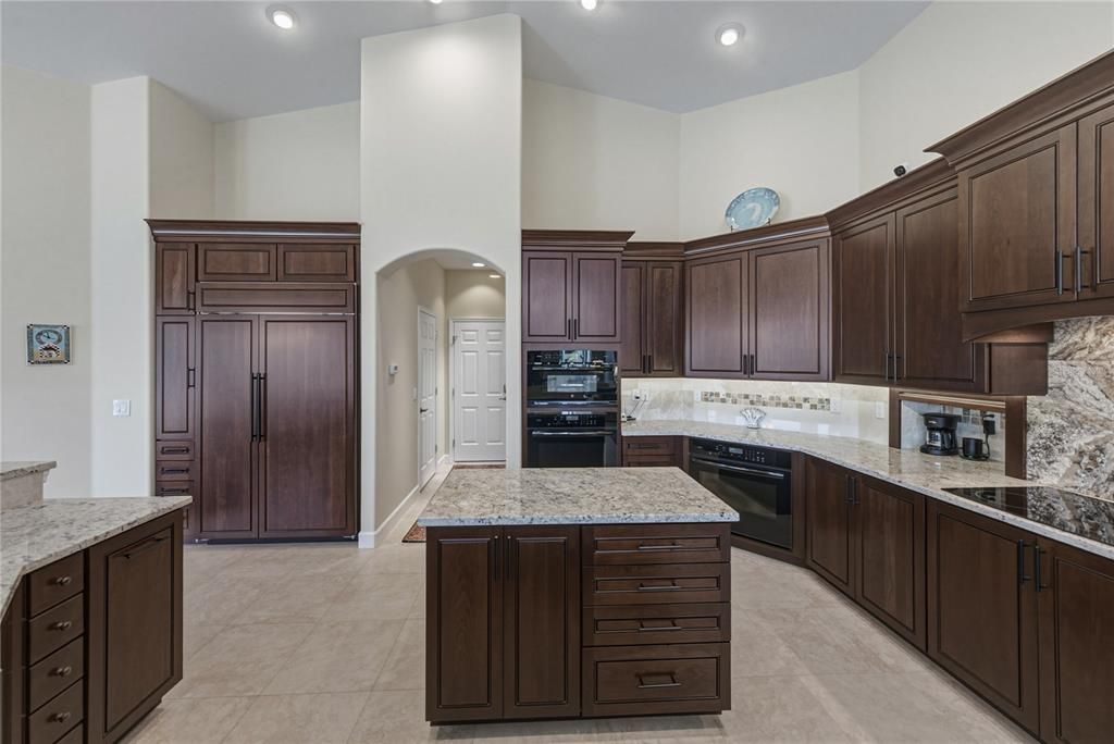 En Venta: $1,250,000 (4 camas, 3 baños, 3677 Pies cuadrados)