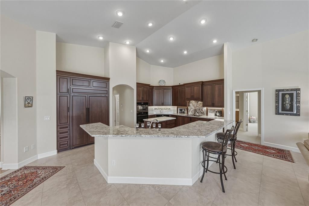 En Venta: $1,250,000 (4 camas, 3 baños, 3677 Pies cuadrados)