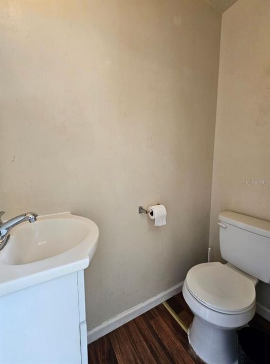 В аренду: $1,350 (2 спален, 1 ванн, 883 Квадратных фут)