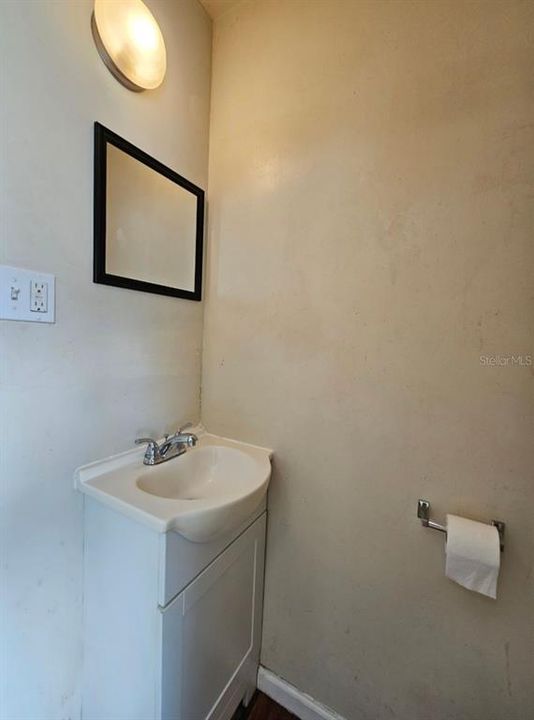 В аренду: $1,350 (2 спален, 1 ванн, 883 Квадратных фут)