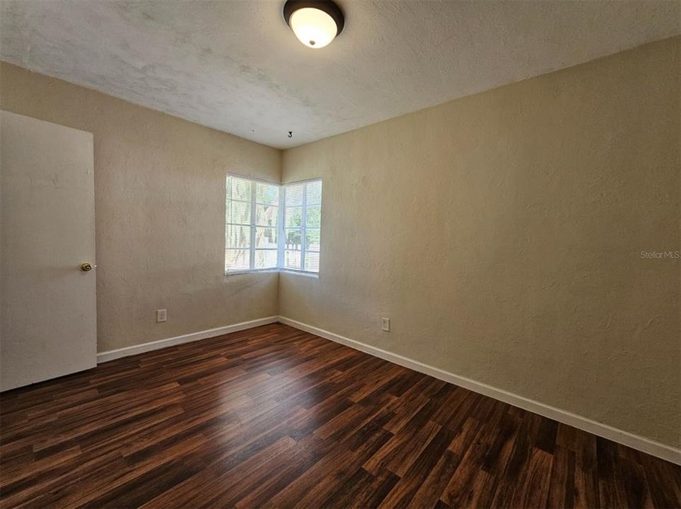 В аренду: $1,350 (2 спален, 1 ванн, 883 Квадратных фут)