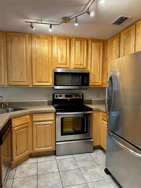 В аренду: $1,750 (2 спален, 1 ванн, 1285 Квадратных фут)