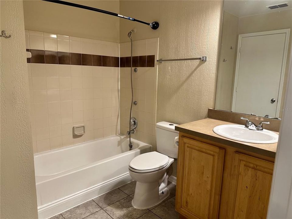 В аренду: $1,750 (2 спален, 1 ванн, 1285 Квадратных фут)