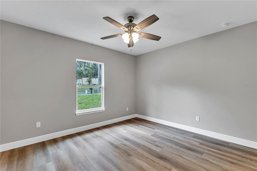 For Sale: $365,000 (3 beds, 2 baths, 1598 Square Feet)