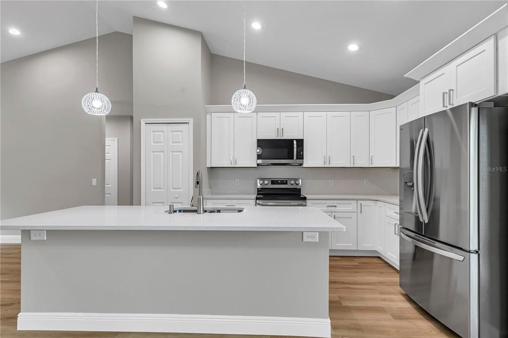 For Sale: $365,000 (3 beds, 2 baths, 1598 Square Feet)