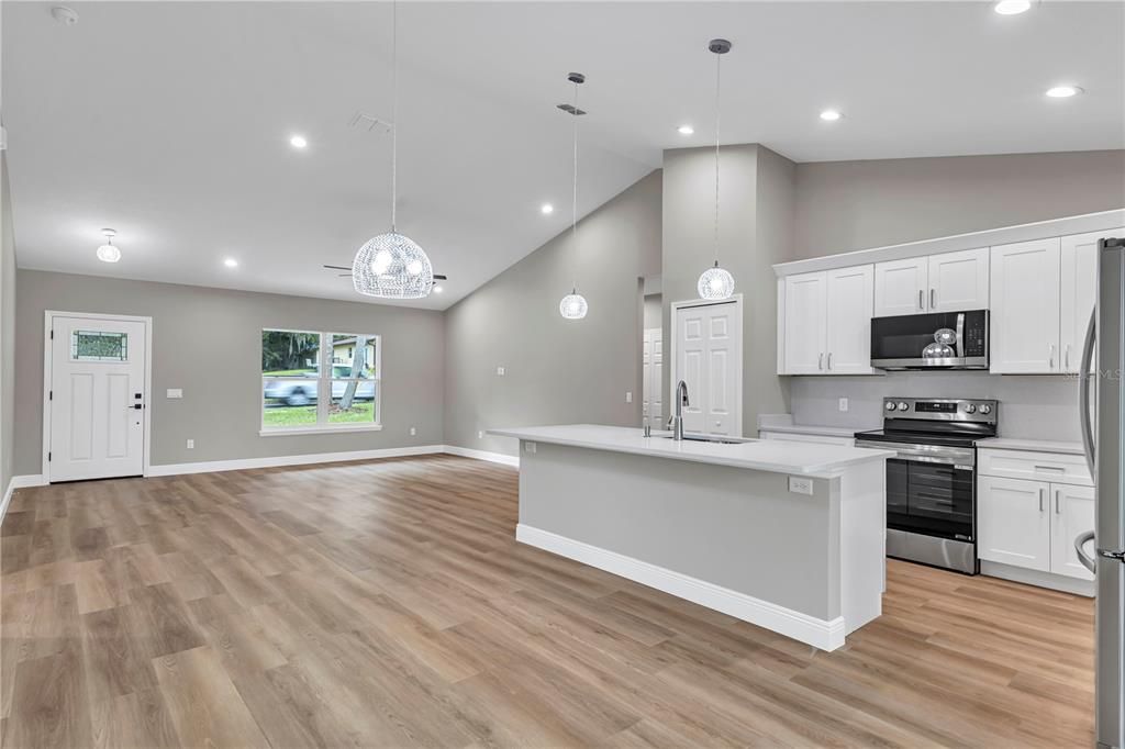 For Sale: $365,000 (3 beds, 2 baths, 1598 Square Feet)