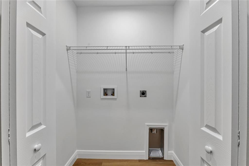 For Sale: $365,000 (3 beds, 2 baths, 1598 Square Feet)