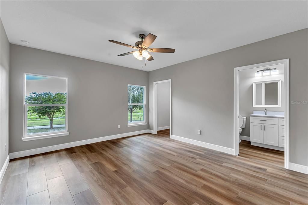 For Sale: $365,000 (3 beds, 2 baths, 1598 Square Feet)