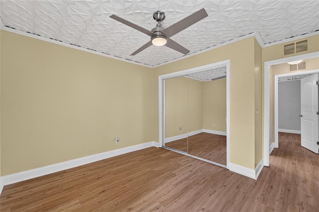 Activo con contrato: $339,999 (3 camas, 2 baños, 1450 Pies cuadrados)